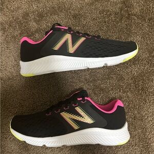 New Balance DRFT v1 women’s running shoes (WDRFTSJS1)size 9US